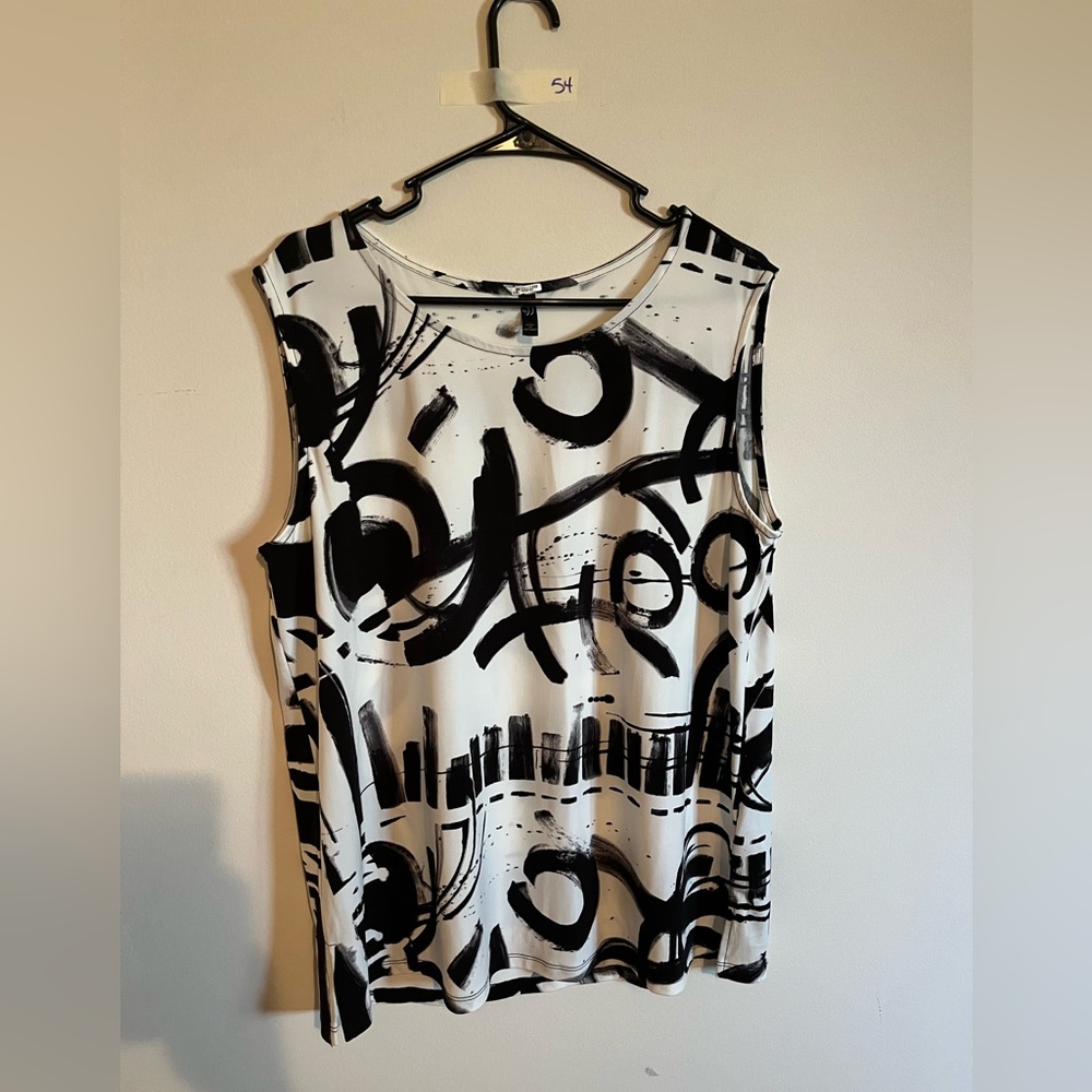 By jj black and white top